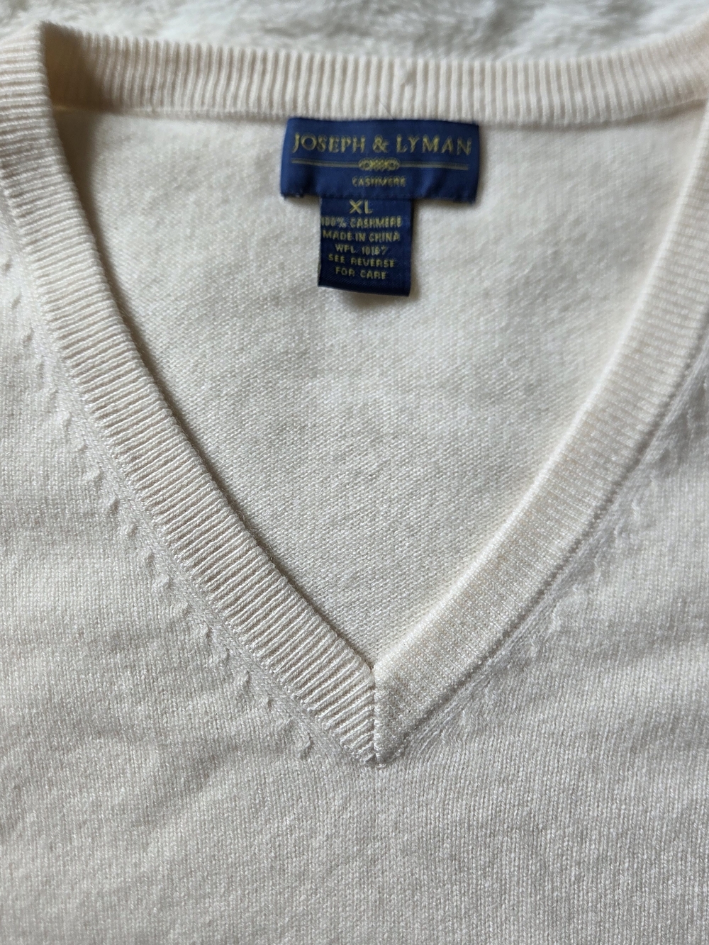 Men’s Cream V-Neck Cashmere Sweater
